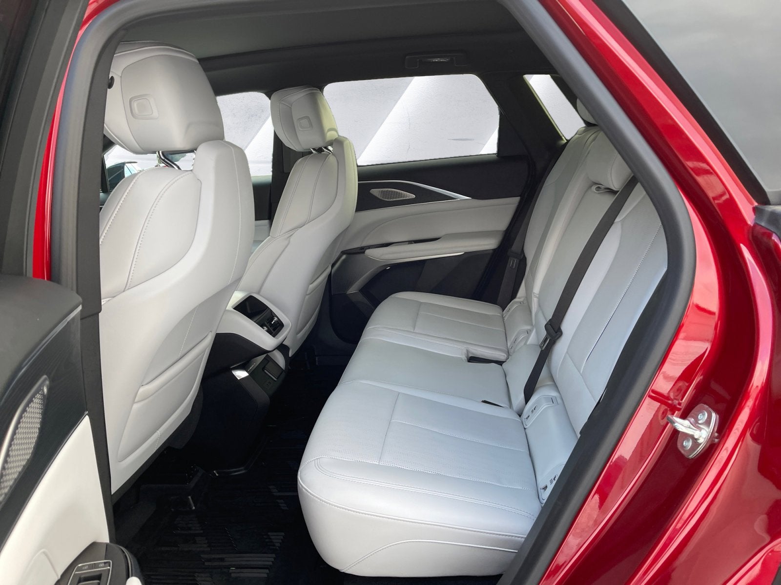 2024 Cadillac LYRIQ Luxury 2