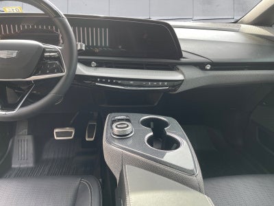 2025 Cadillac OPTIQ Luxury 2