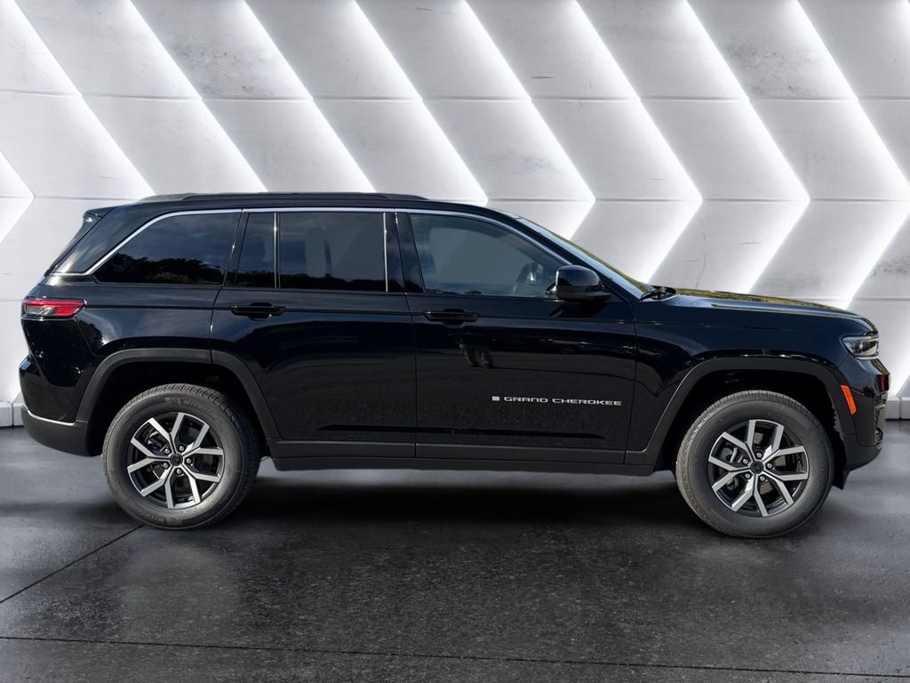 2027 Jeep Grand Cherokee Laredo X