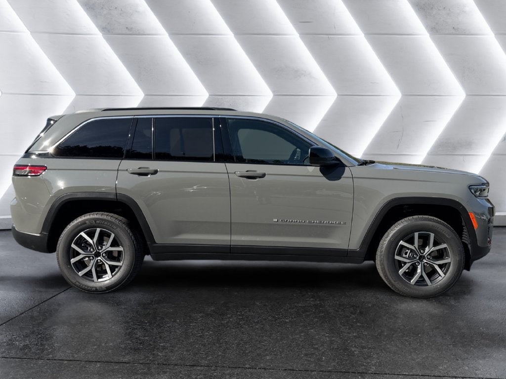2027 Jeep Grand Cherokee Laredo X