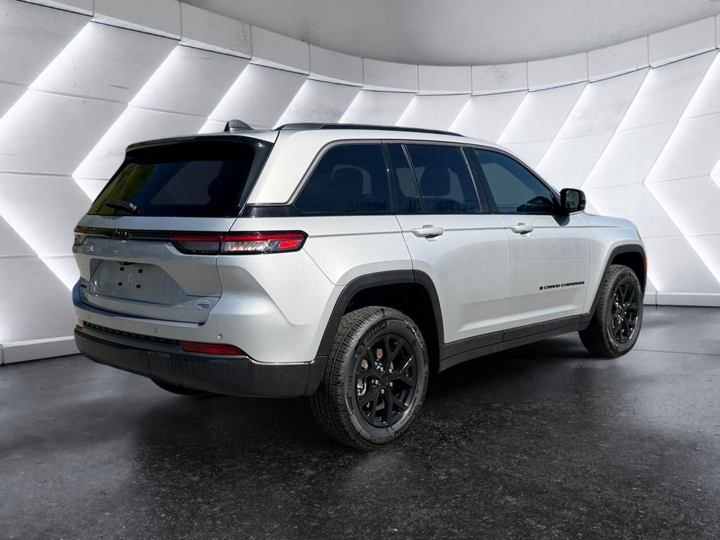 2026 Jeep Grand Cherokee Laredo