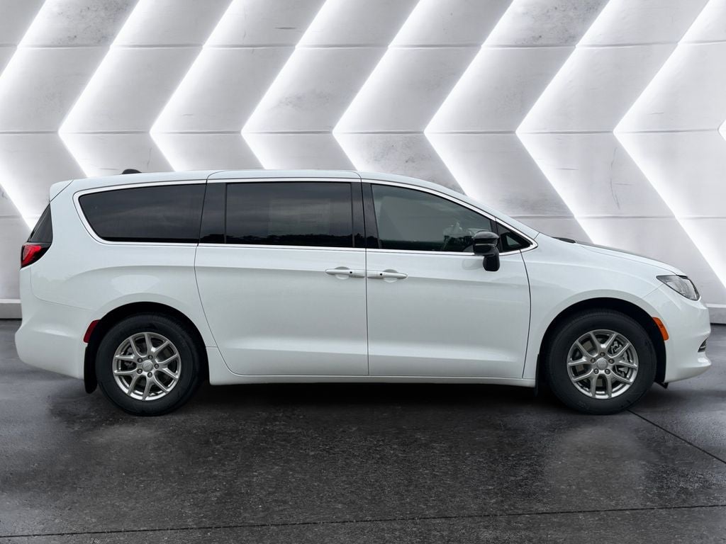 2027 Chrysler Pacifica LX