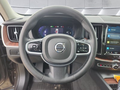 2023 Volvo XC60 Plus Dark Theme