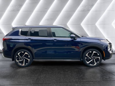 2022 Mitsubishi Outlander Base