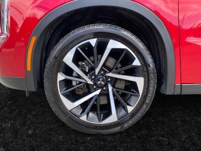 2023 Mitsubishi Outlander Base