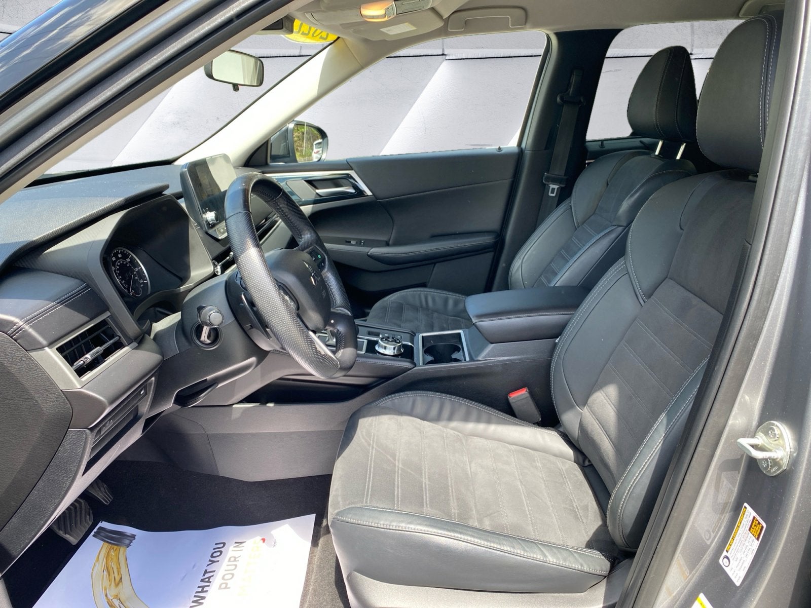 2022 Mitsubishi Outlander Base