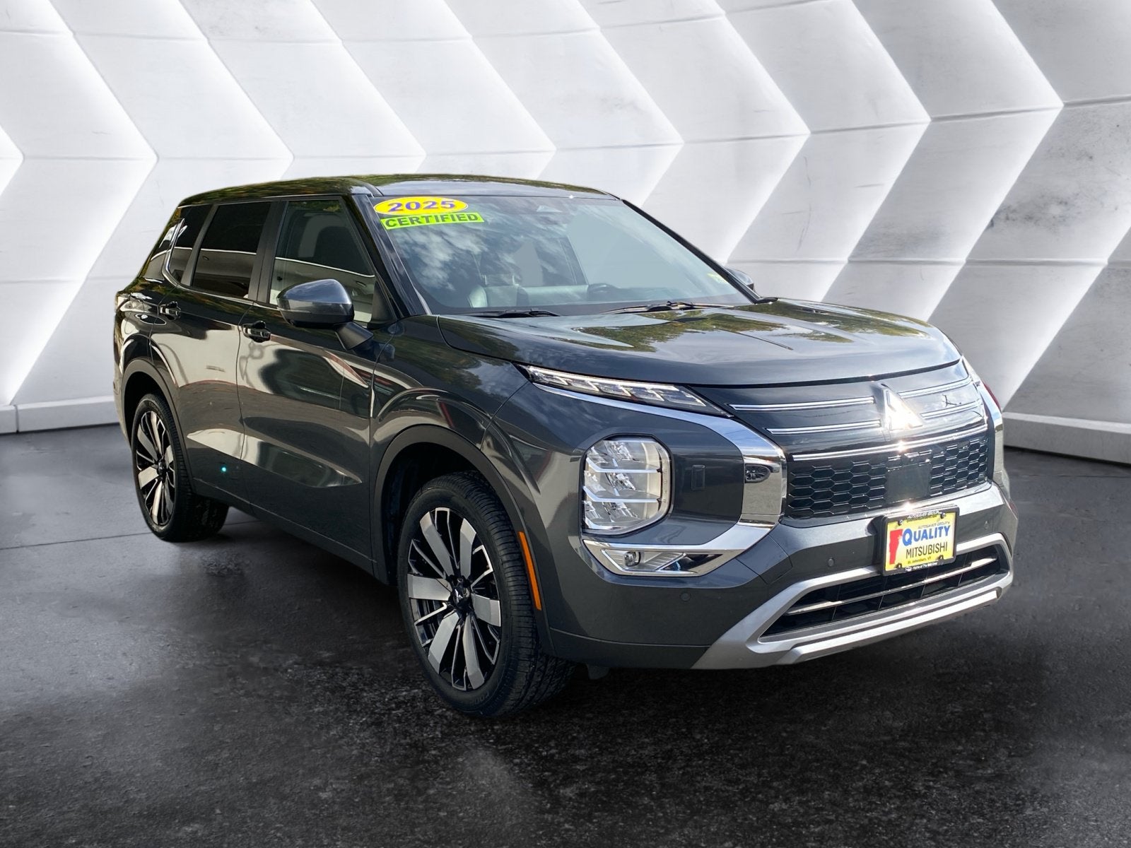 2025 Mitsubishi Outlander Base