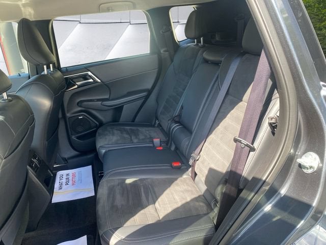 2025 Mitsubishi Outlander Base