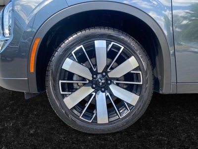 2025 Mitsubishi Outlander Base