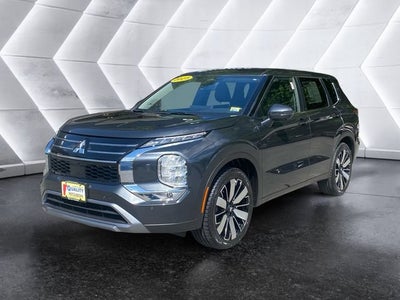 2025 Mitsubishi Outlander Base