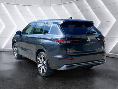 2025 Mitsubishi Outlander Base