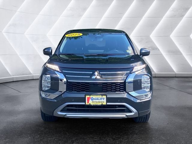 2025 Mitsubishi Outlander Base