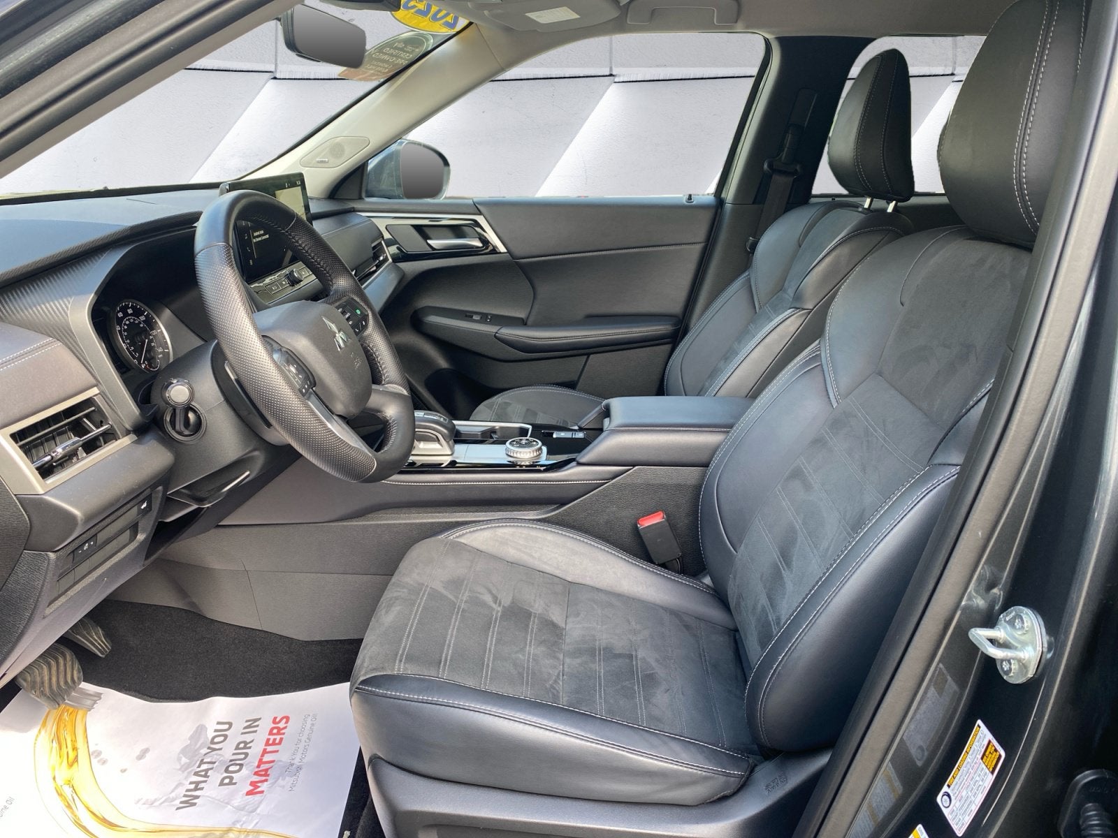 2025 Mitsubishi Outlander Base