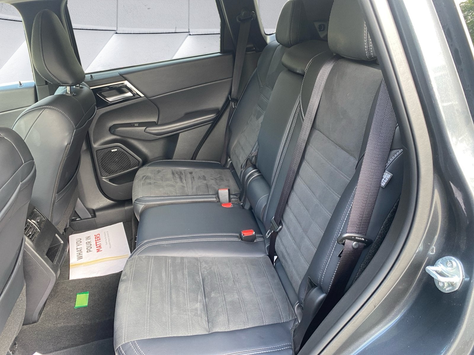 2025 Mitsubishi Outlander Base