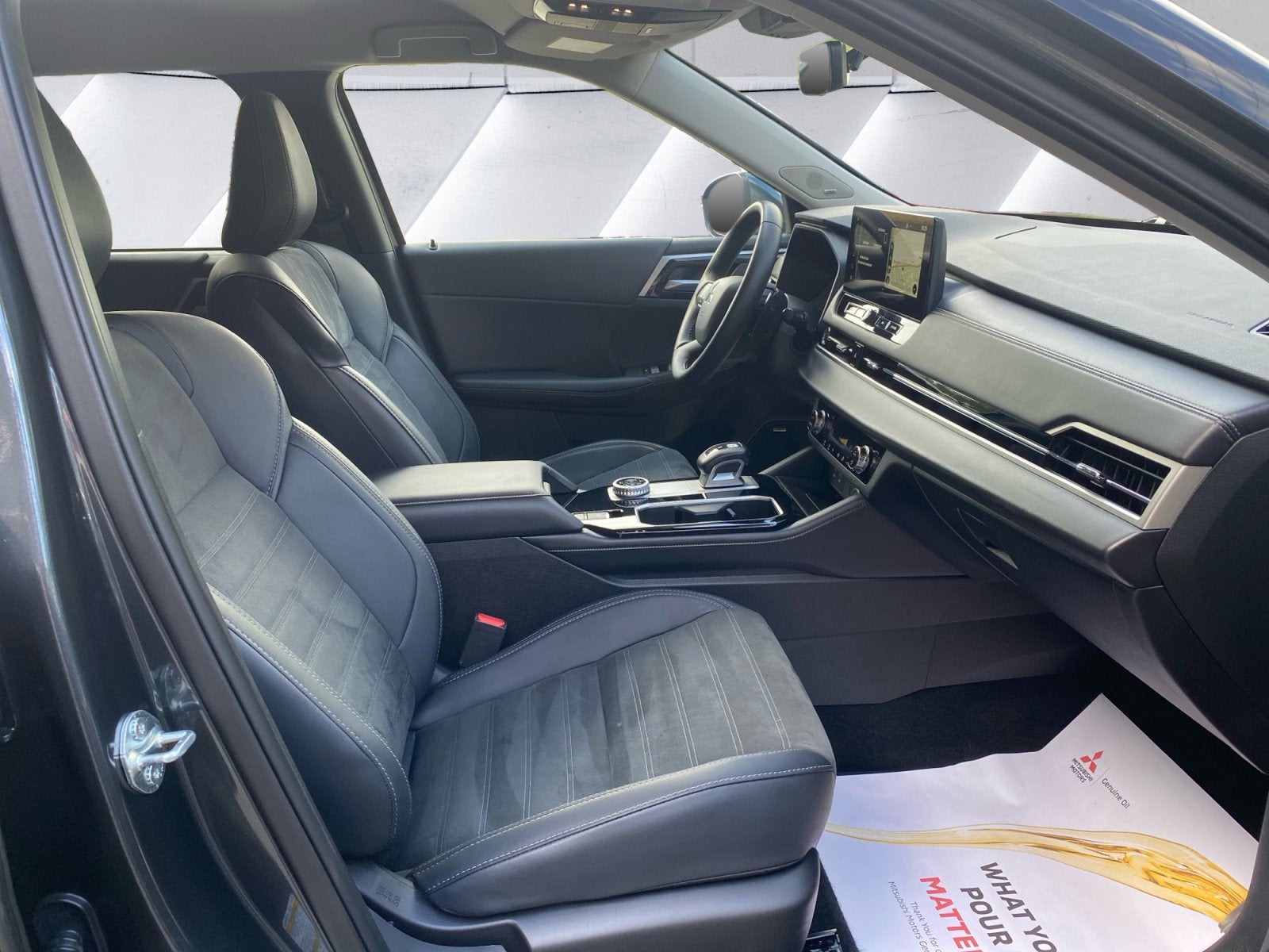2025 Mitsubishi Outlander Base
