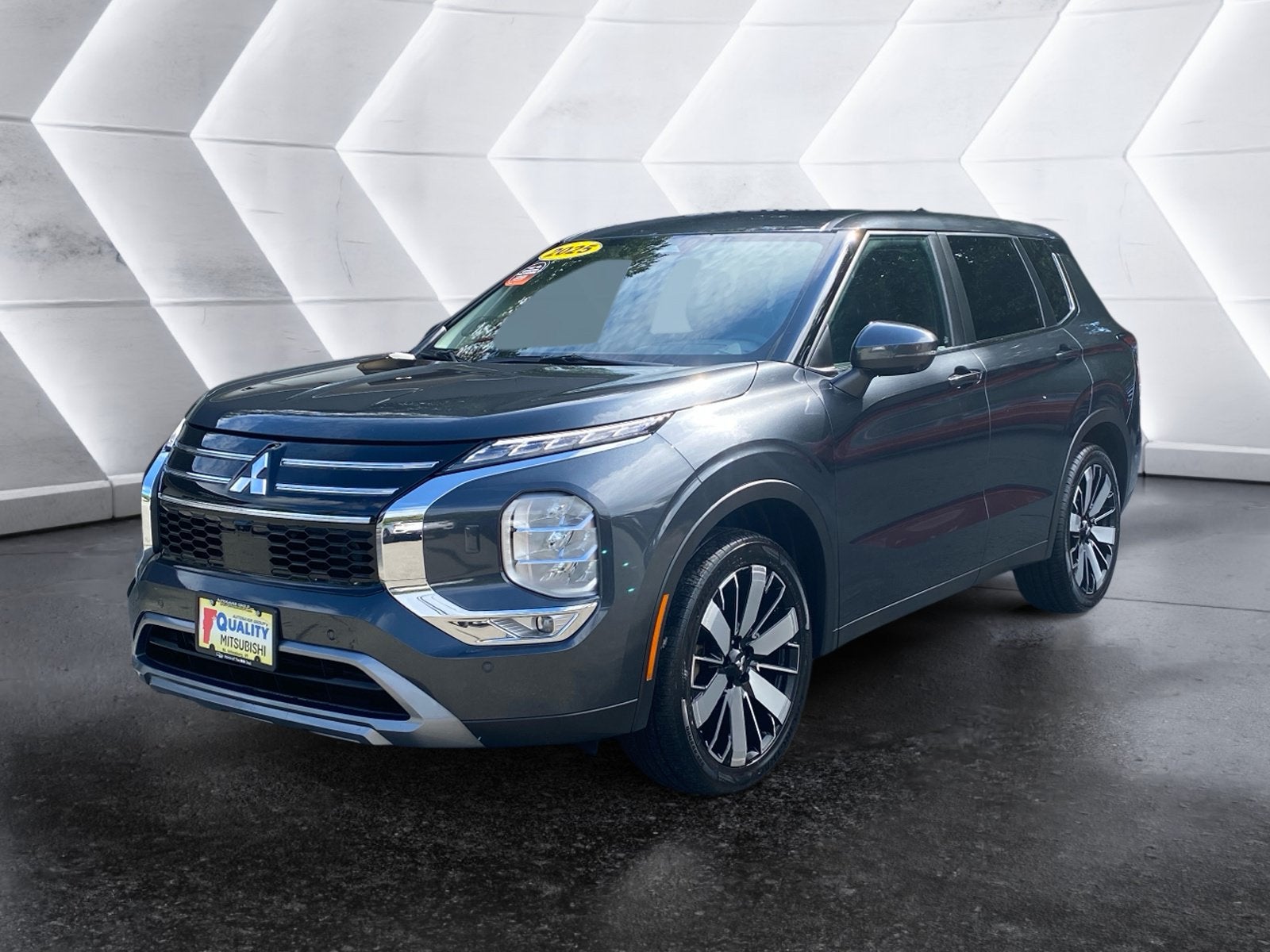 2025 Mitsubishi Outlander Base