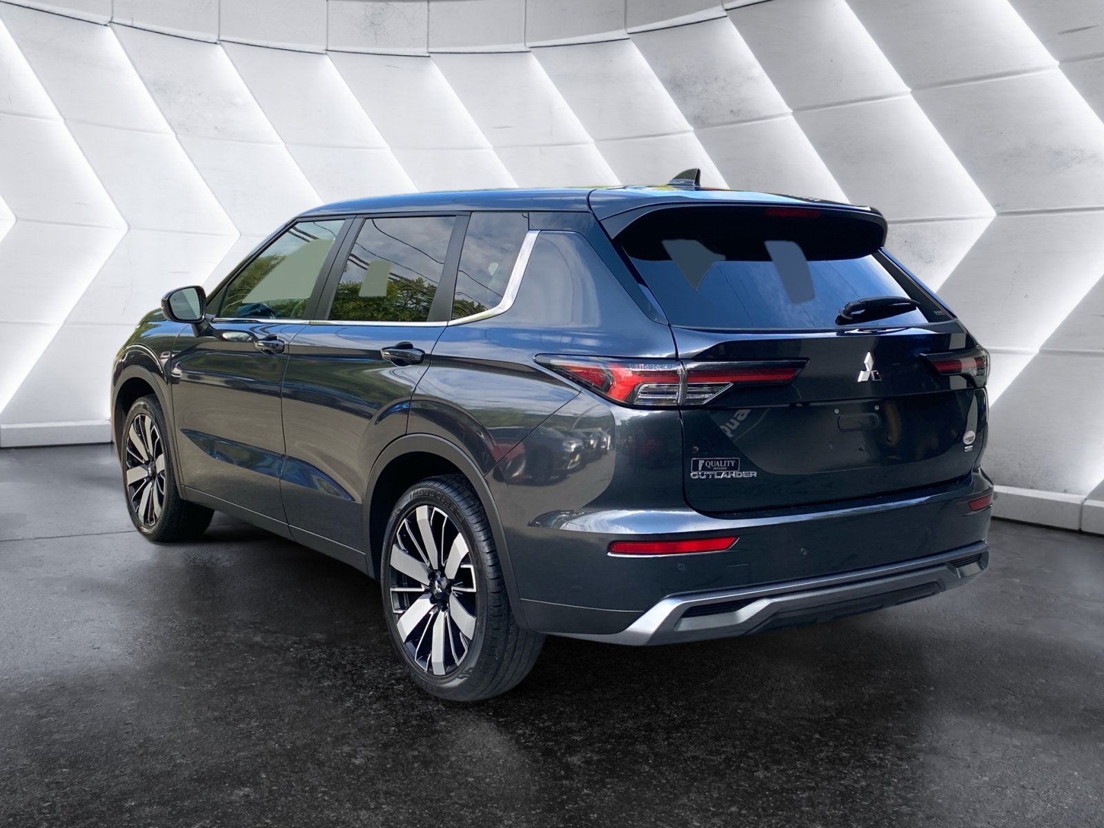 2025 Mitsubishi Outlander Base