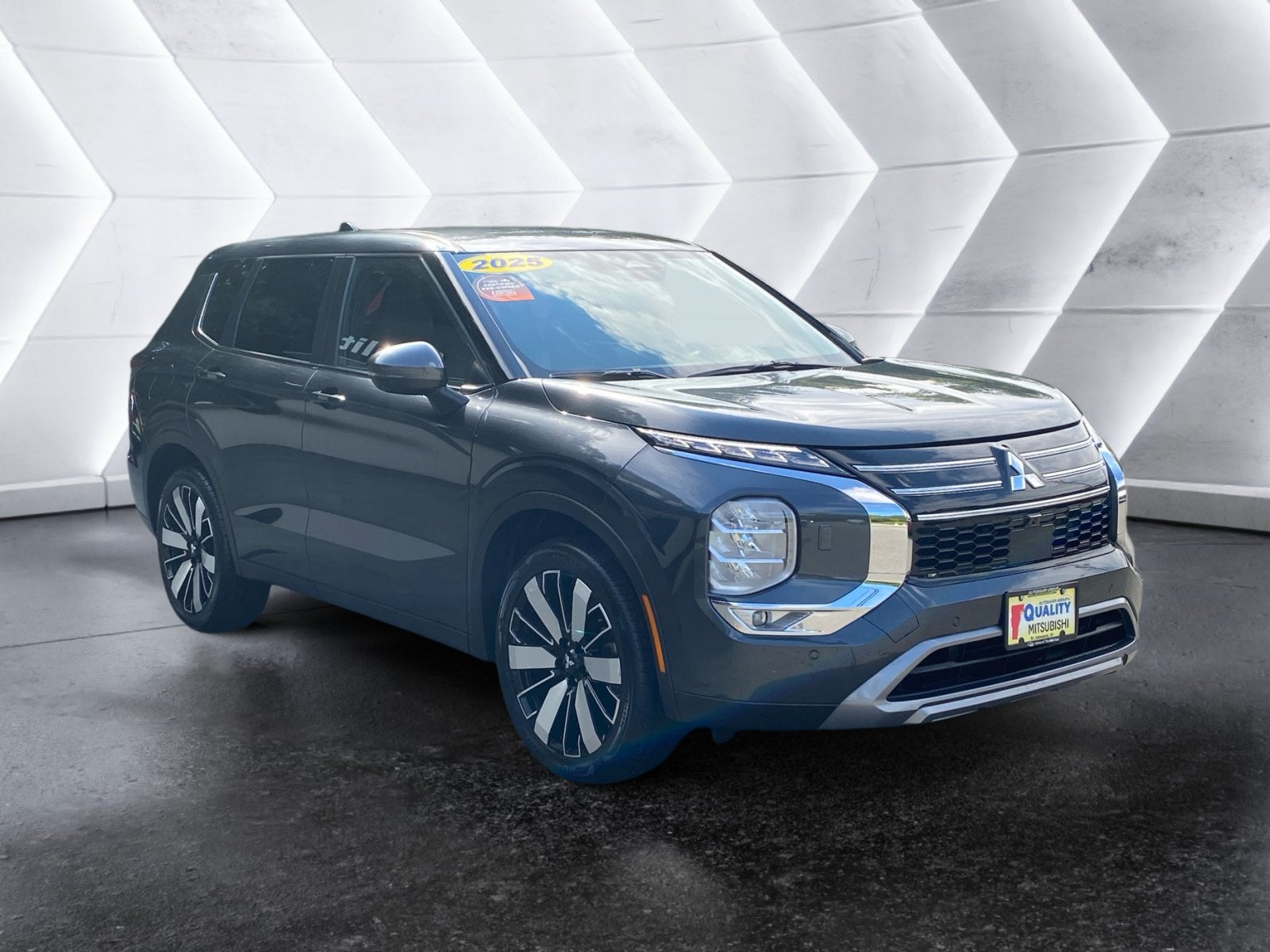 2025 Mitsubishi Outlander Base