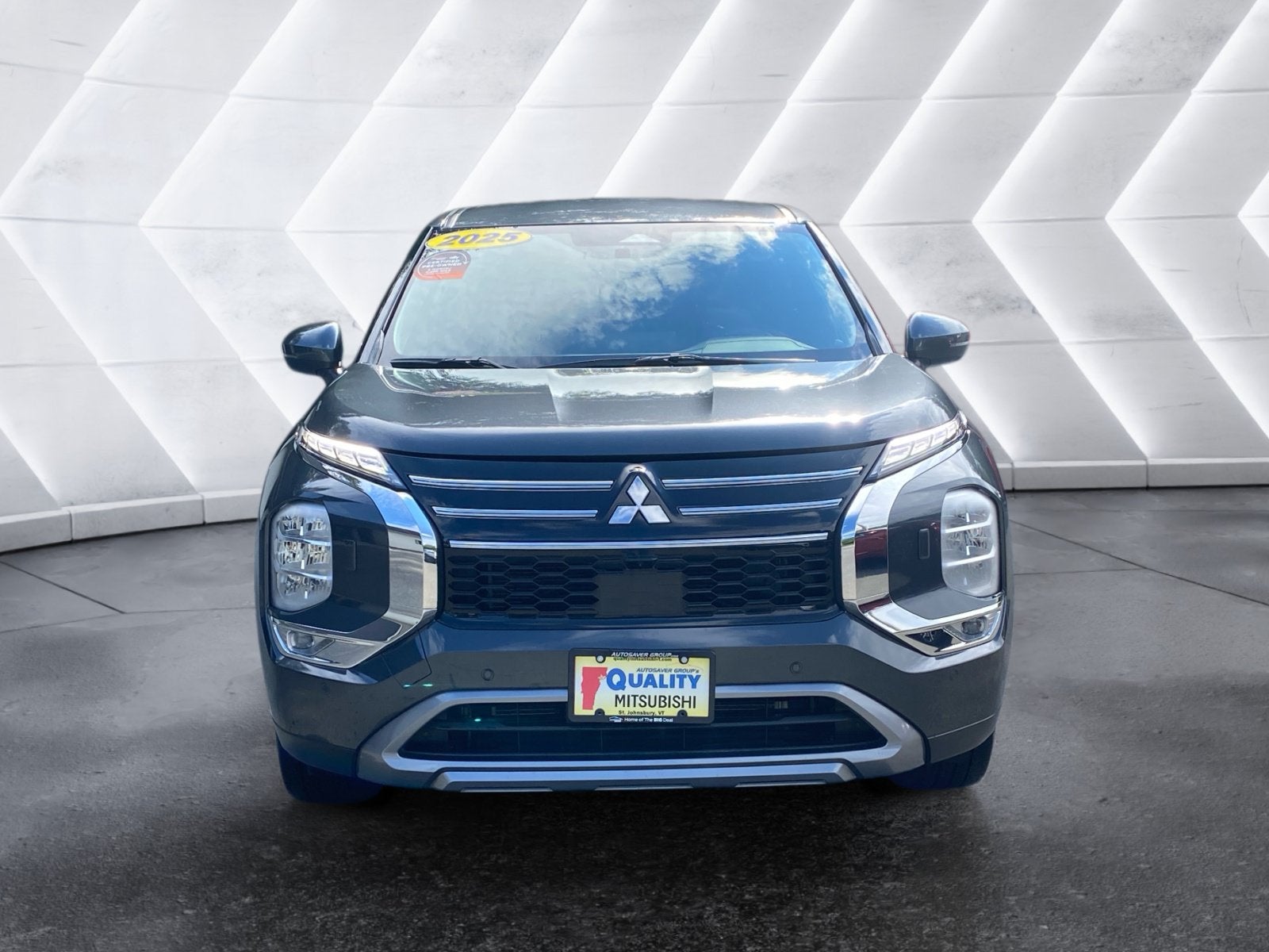 2025 Mitsubishi Outlander Base