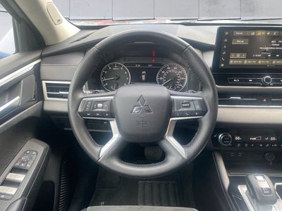 2025 Mitsubishi Outlander Base