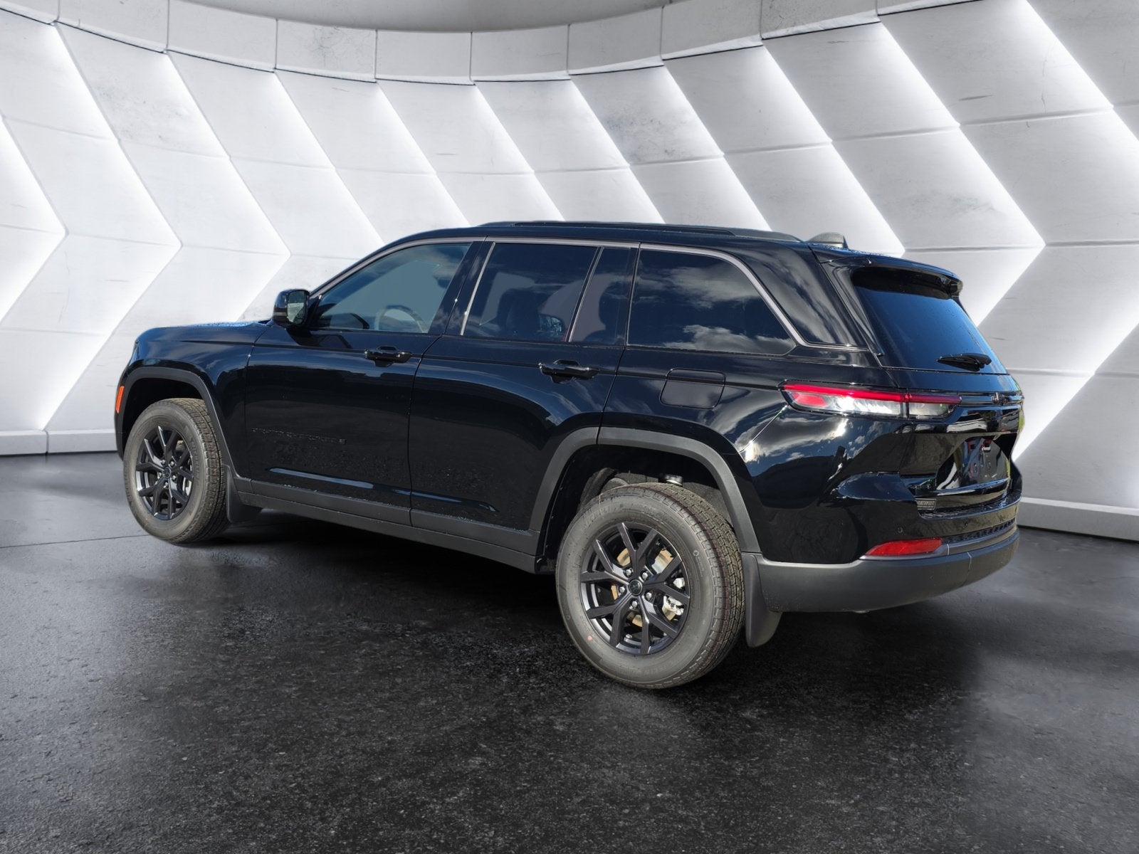 2027 Jeep Grand Cherokee Laredo Altitude