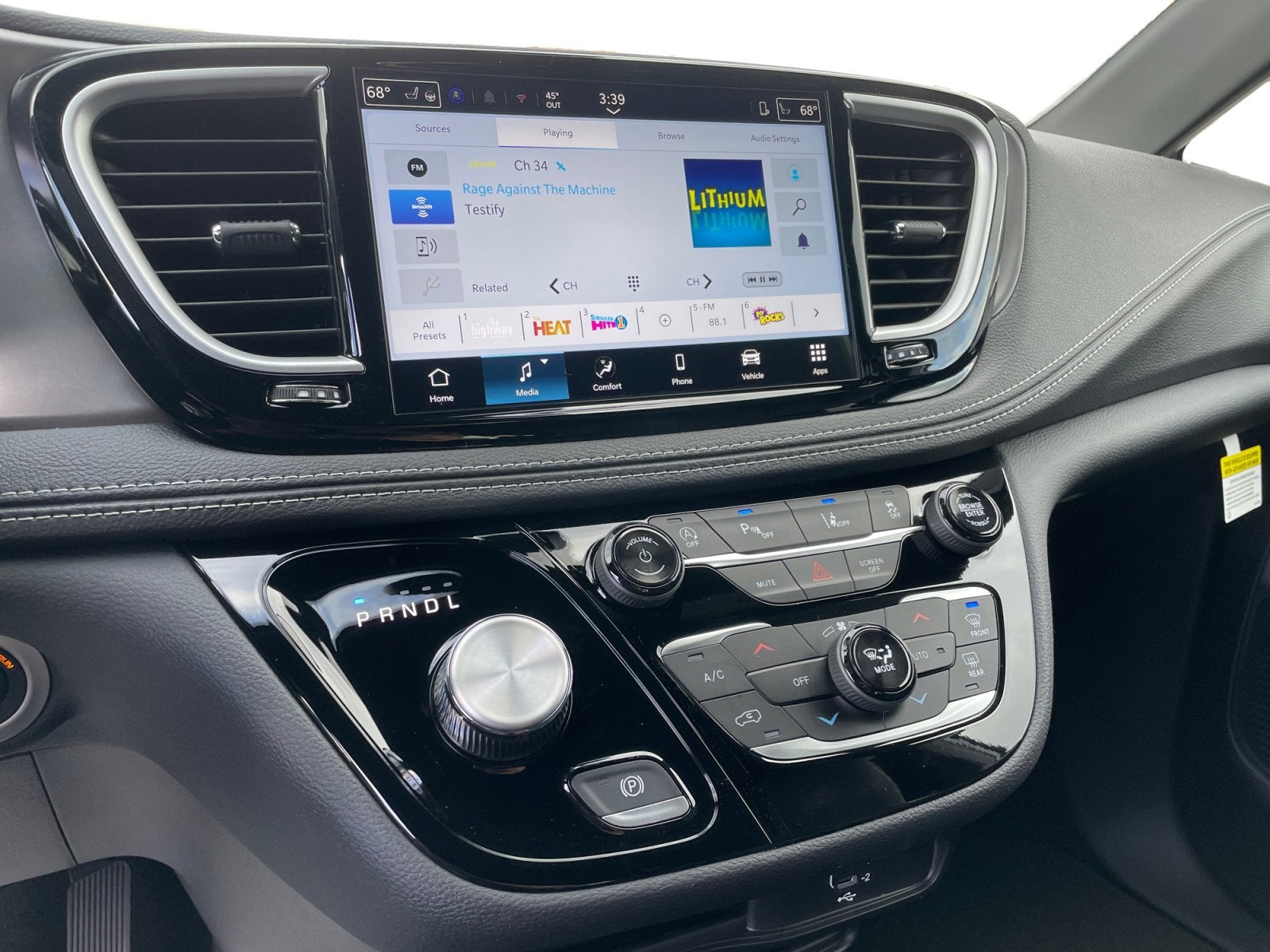 2026 Chrysler Pacifica Select