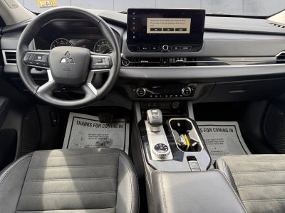 2025 Mitsubishi Outlander SE