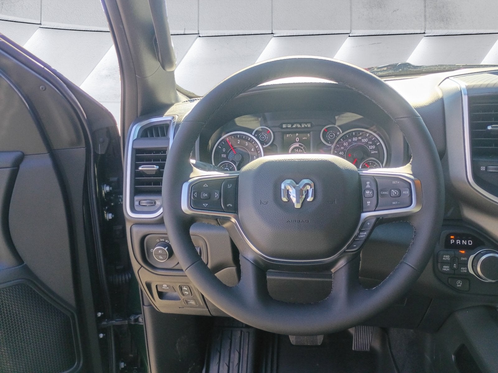 2027 RAM 1500 Big Horn/Lone Star