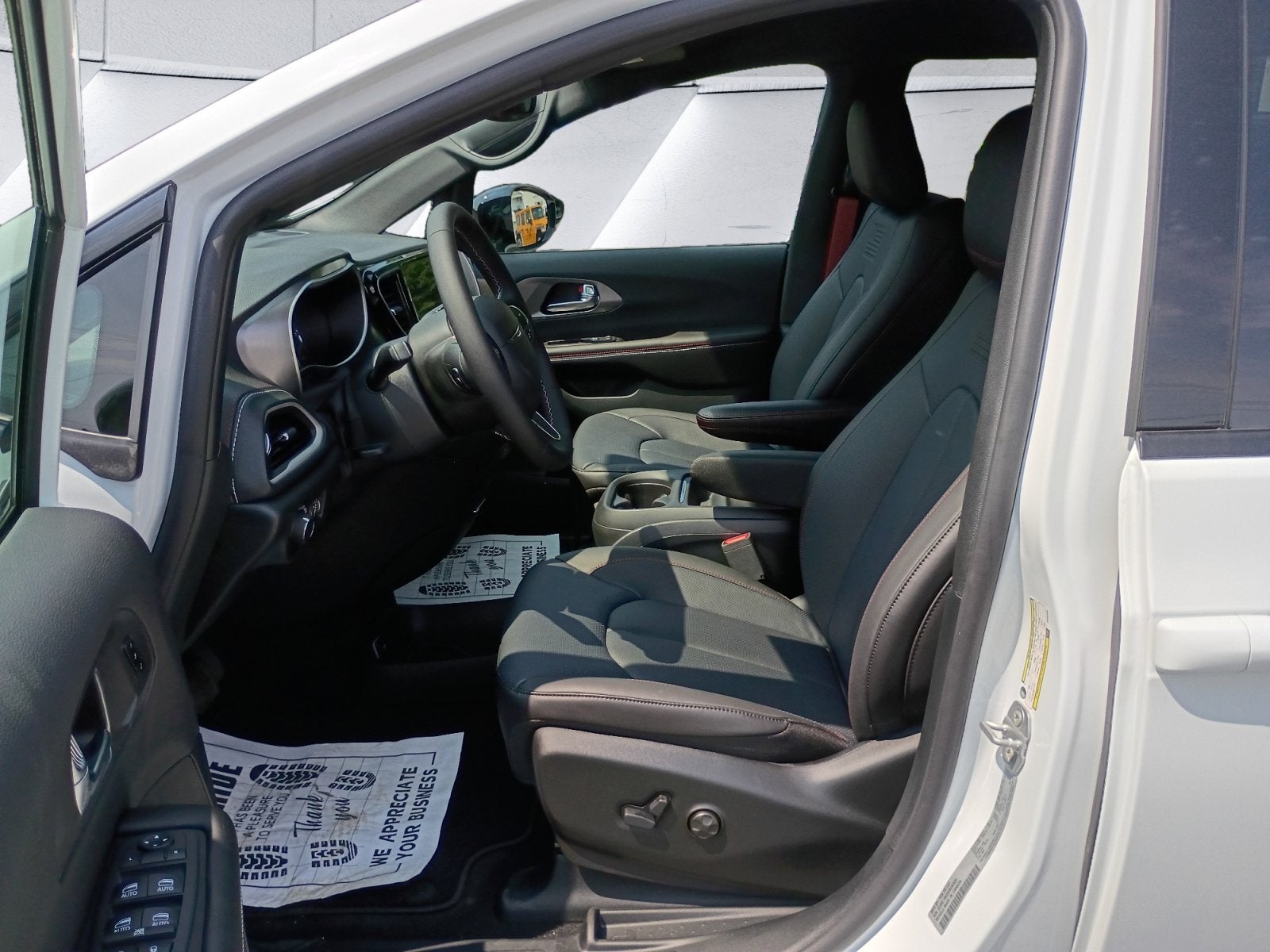 2027 Chrysler Pacifica Select
