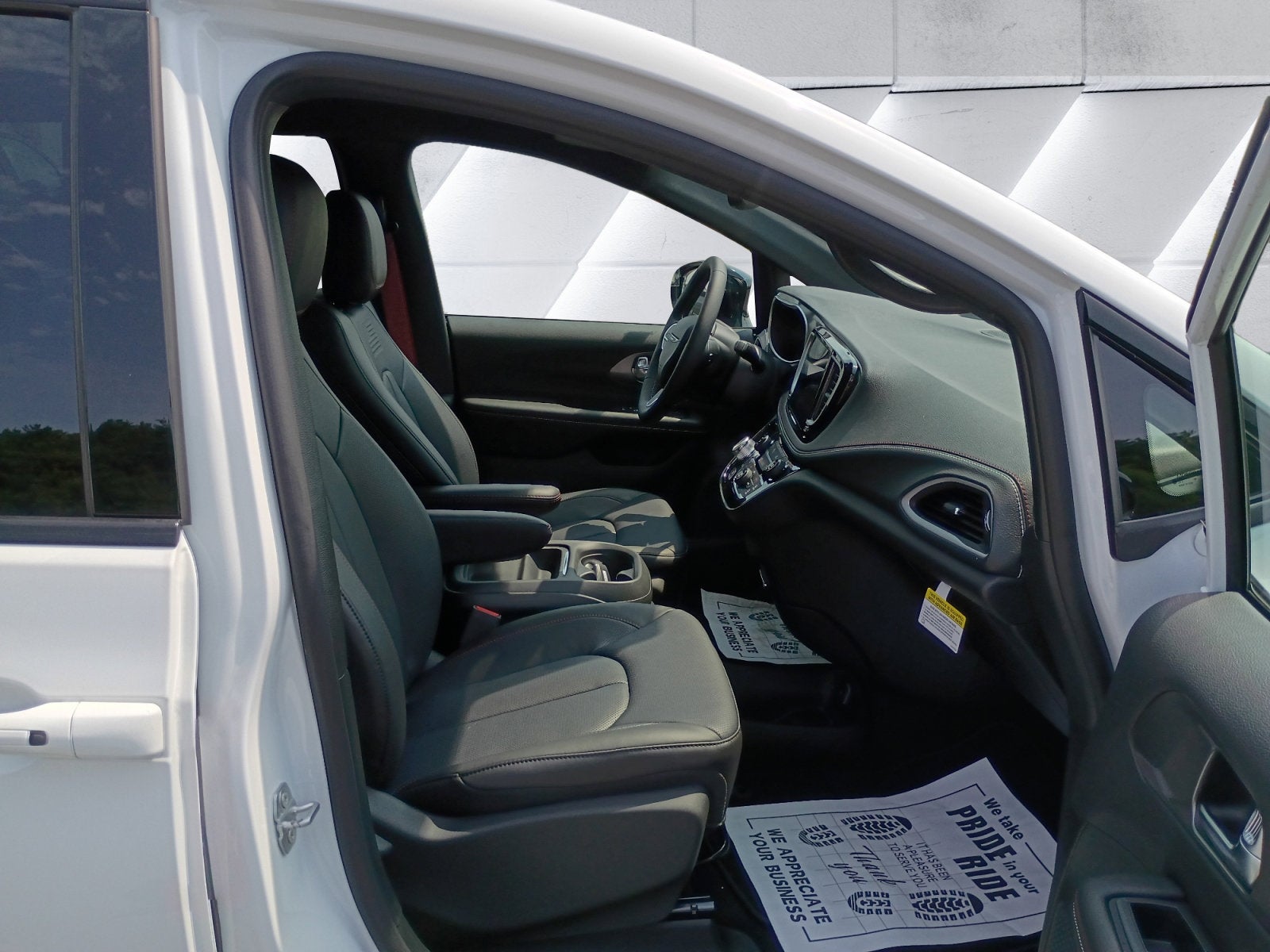2027 Chrysler Pacifica Select
