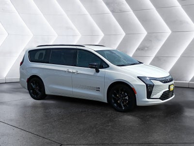 2027 Chrysler Pacifica Select