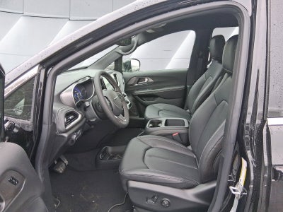 2026 Chrysler Pacifica Select 8 PASSENGER