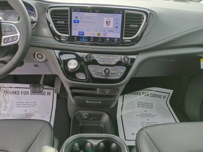 2026 Chrysler Pacifica Select AWD