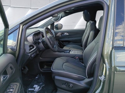 2027 Chrysler Pacifica Limited AWD S