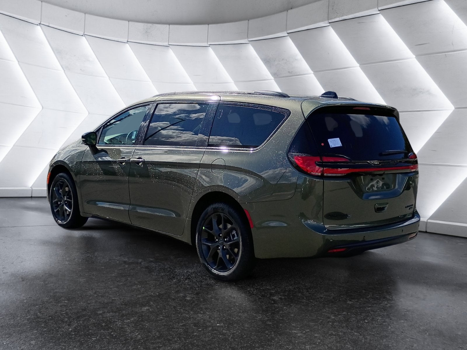2027 Chrysler Pacifica Limited AWD S