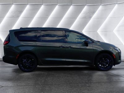 2027 Chrysler Pacifica Limited AWD S