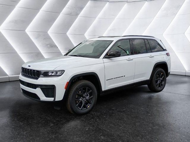 2027 Jeep Grand Cherokee Laredo Altitude
