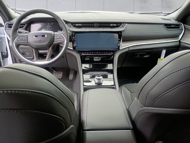 2027 Jeep Grand Cherokee Laredo Altitude