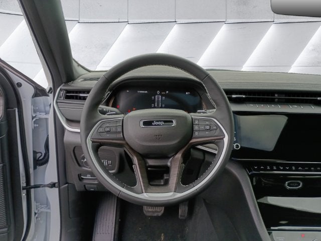 2027 Jeep Grand Cherokee Laredo Altitude