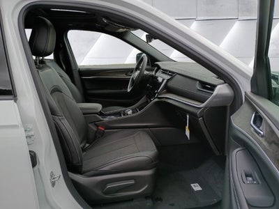 2027 Jeep Grand Cherokee Laredo Altitude