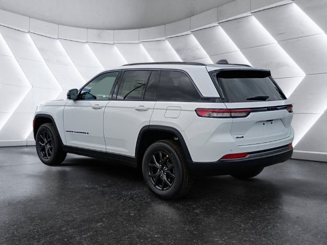 2027 Jeep Grand Cherokee Laredo Altitude