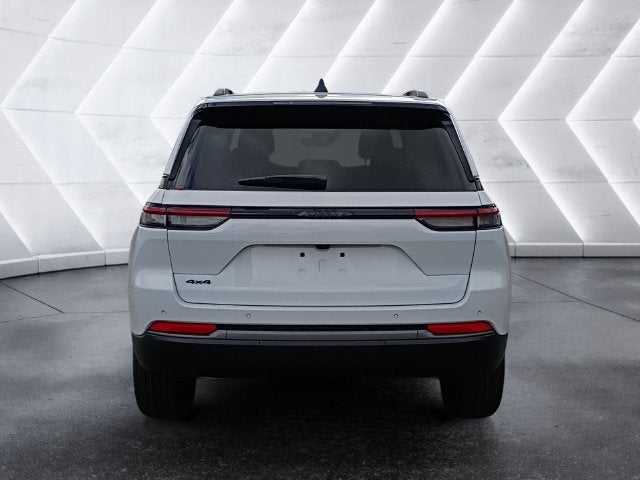 2027 Jeep Grand Cherokee Laredo Altitude
