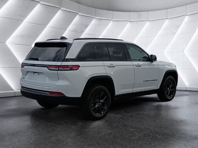 2027 Jeep Grand Cherokee Laredo Altitude