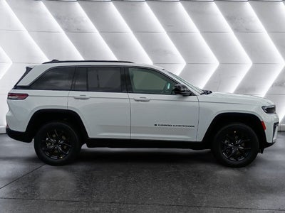 2027 Jeep Grand Cherokee Laredo Altitude