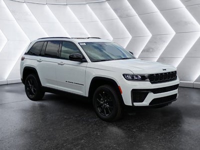 2027 Jeep Grand Cherokee Laredo Altitude