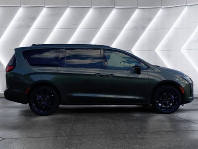 2027 Chrysler Pacifica Limited